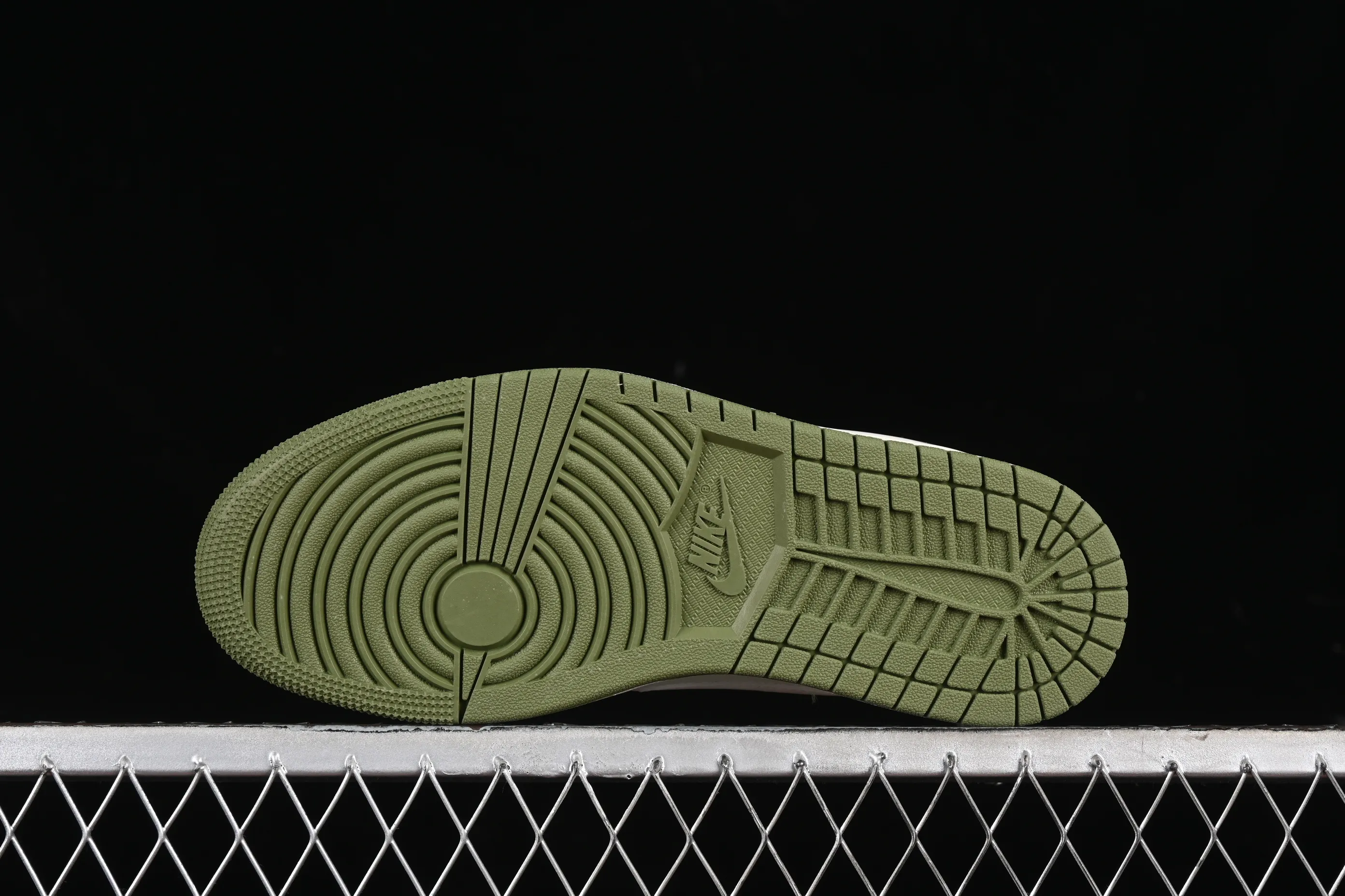 All categories Air Jordan Jordan series basketball shoes Air Jordan 1 Low High-end customized low-top sneakers Travis Scott x Fragment Design x Air Jordan 1 Low OG SP AJ1 Joe 1 Gucci joint-off-white fresh green low-top cultural casual sneakers DM6688-606